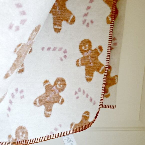 NEW! EXQUISITE Gingerbread MAN REVERSIBLE THROW BLANKET - Picture 4 of 6